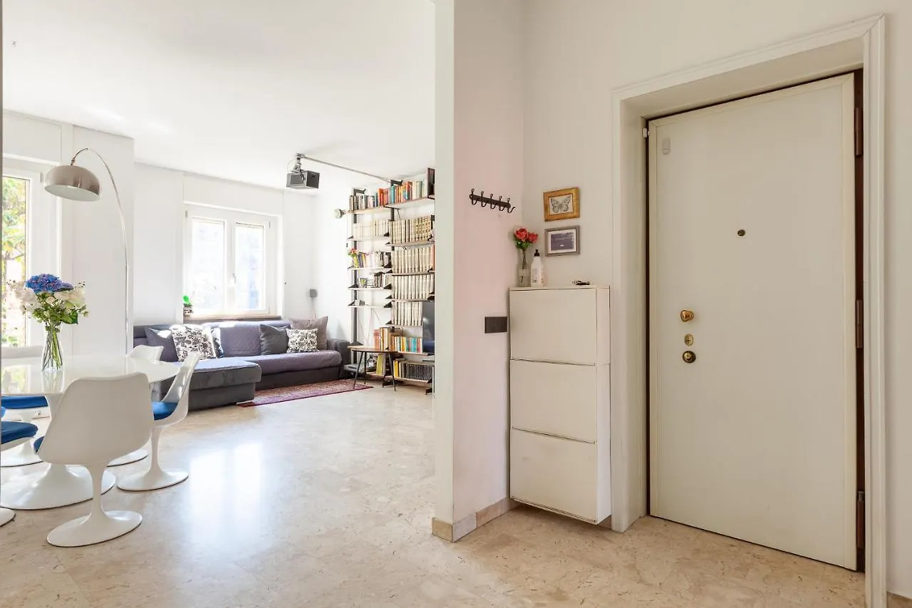 Luxury Apartment Milan City Center - Friuli 51 Master Guest 0*,  Italia